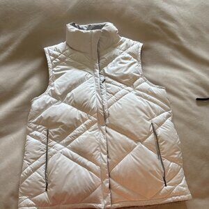 Reversible white/grey puffer vest with pockets
